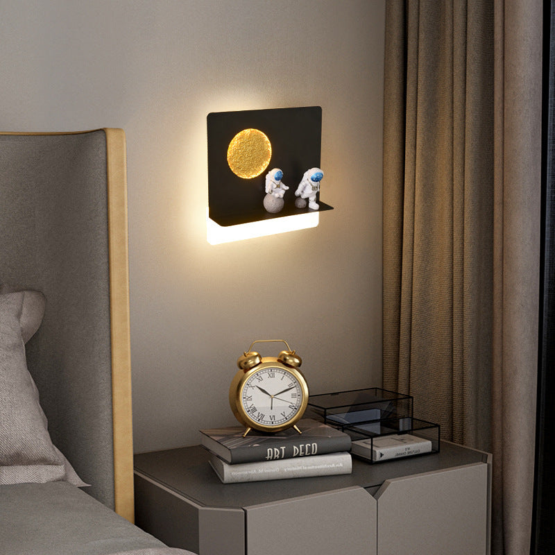 Astronaut Shelf LED Wall Light / Circle white / Warm light