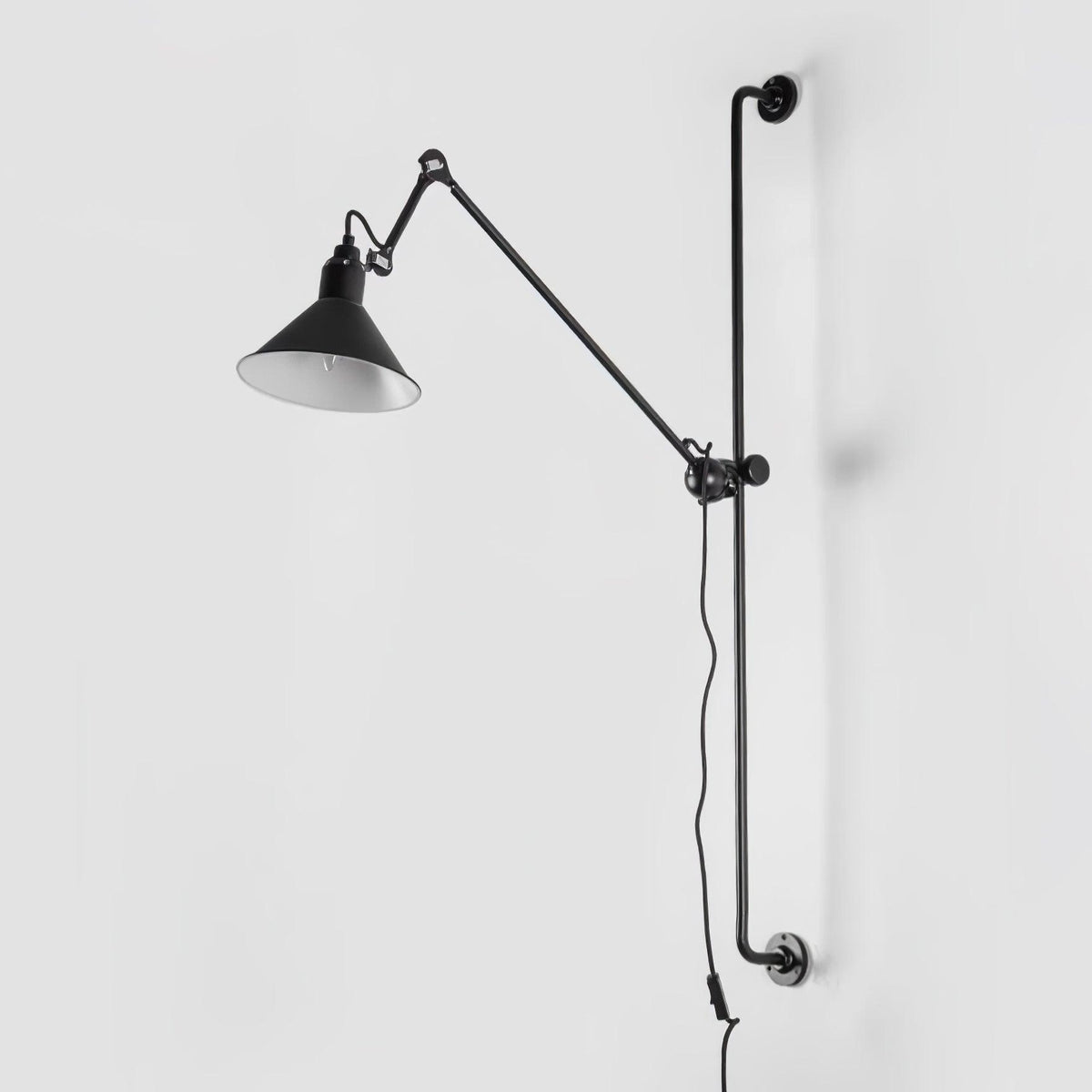 Adjustable Metal Rocker Wall Light / ∅ 8.3″ x H 46.5″ / Dia 21cm x H 118cm / Yellow & Black / US Plug